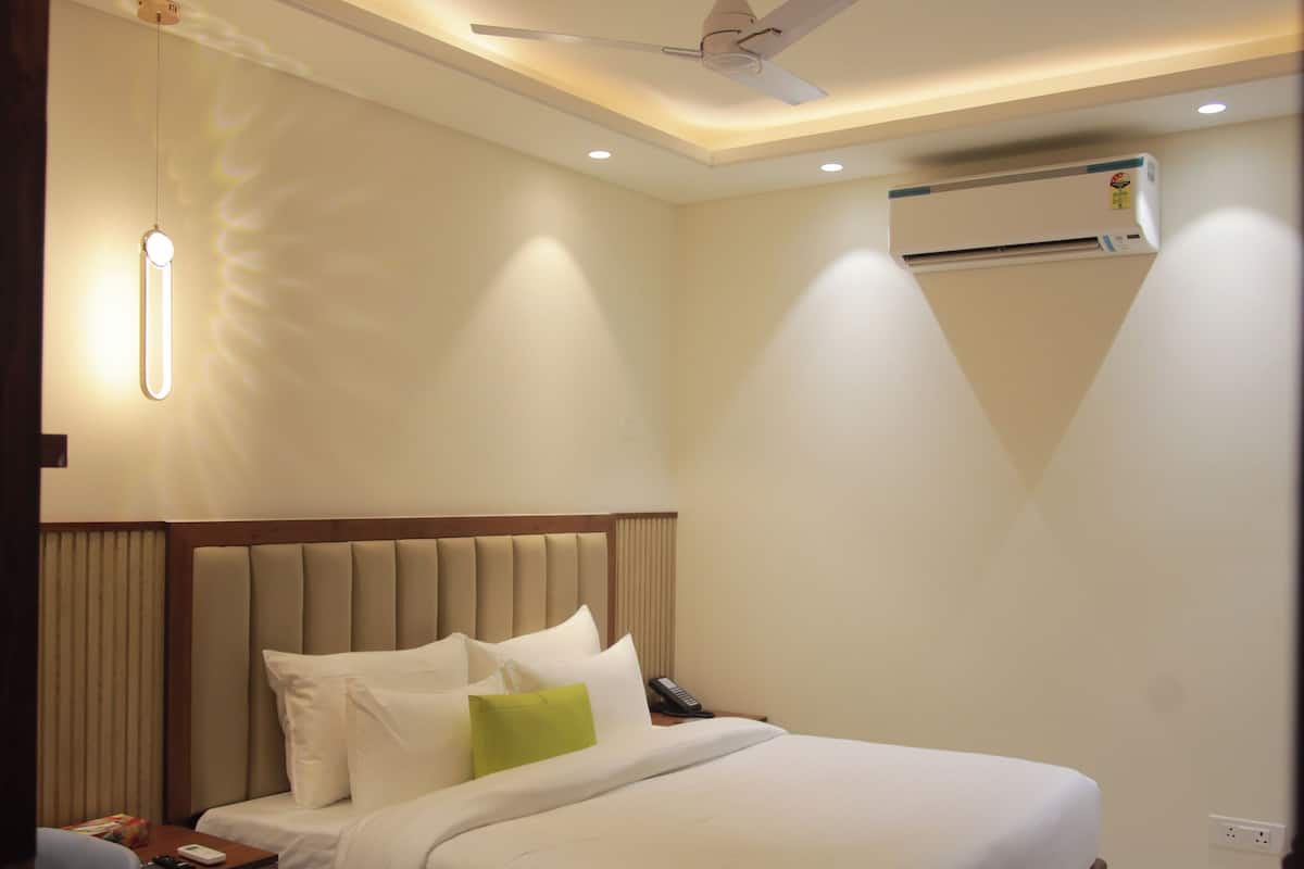 1 bedroom, premium bedding, memory-foam beds, minibar