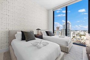 3 habitaciones, tabla de planchar con plancha, wifi y ropa de cama