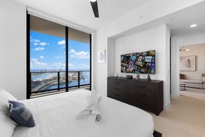 3 habitaciones, tabla de planchar con plancha, wifi y ropa de cama