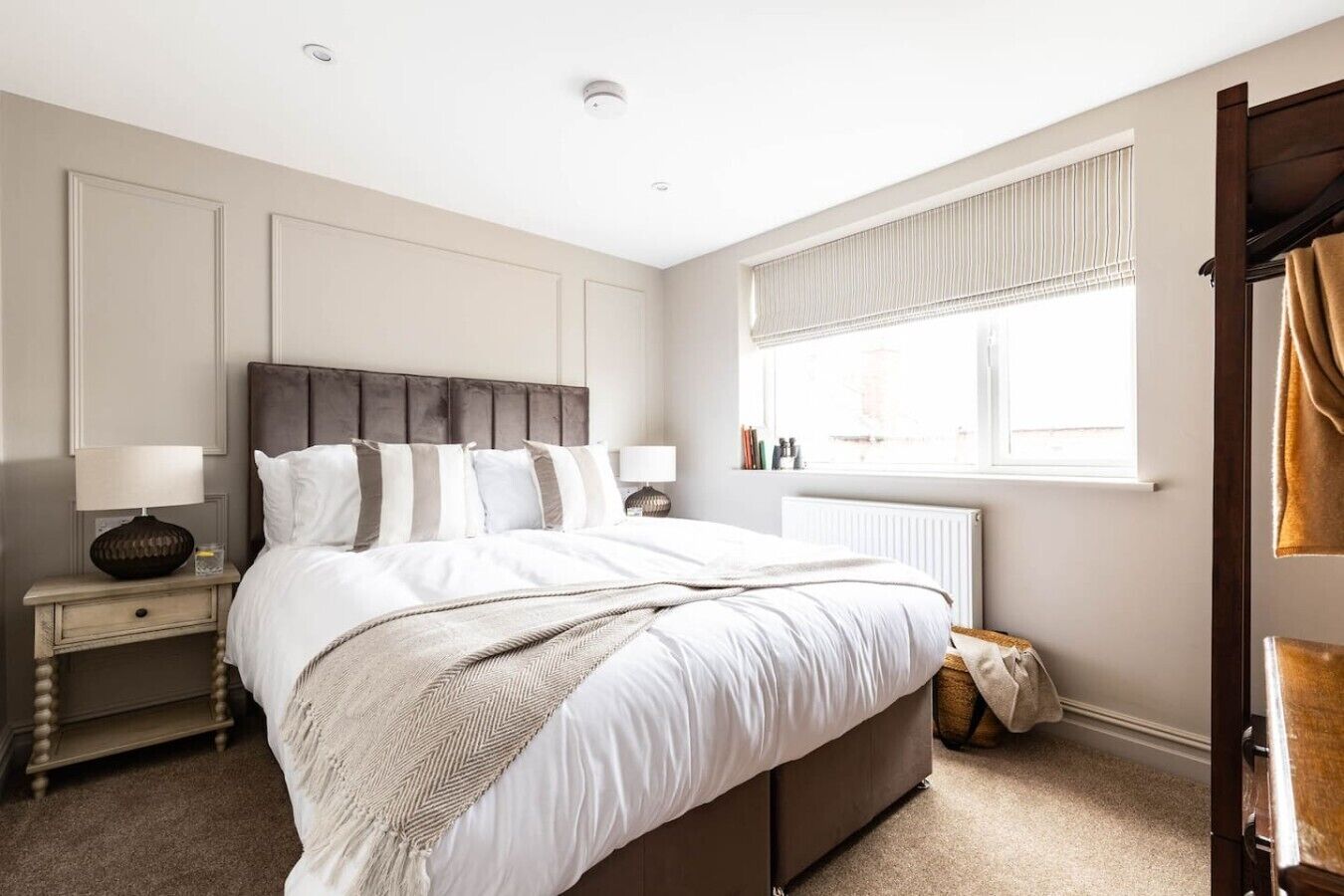 Desk, iron/ironing board, travel cot, WiFi
