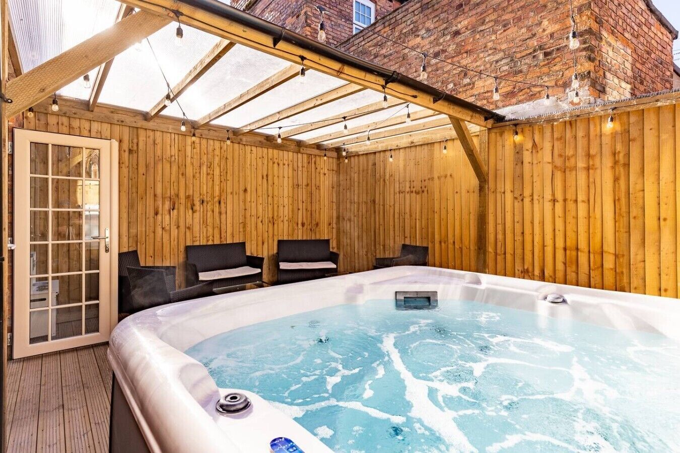 Outdoor spa tub