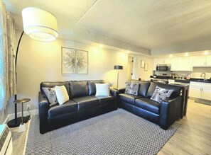 テレビ、テレビゲーム、DVD プレーヤー、書斎 / ワークスペース