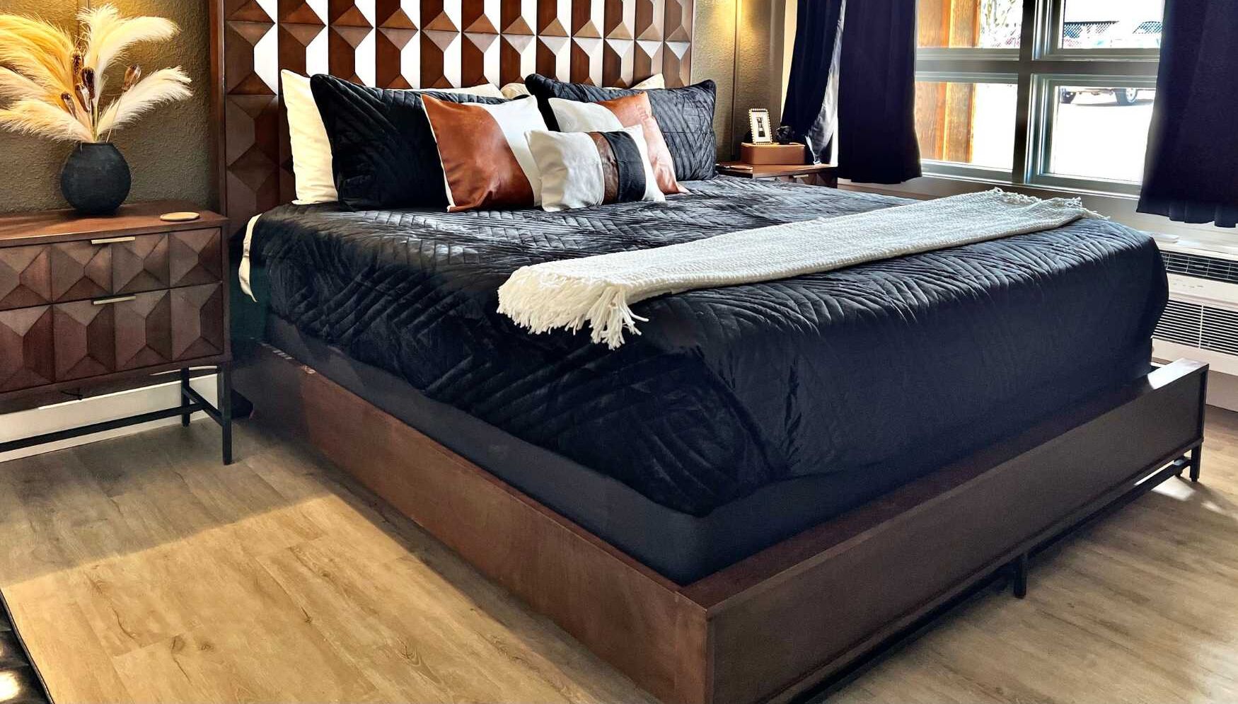 2 bedrooms, iron/ironing board, travel cot, WiFi