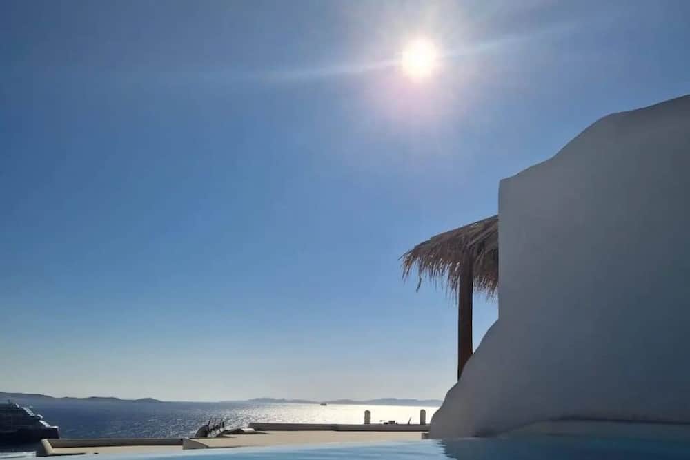 Elli Tropical Suites
