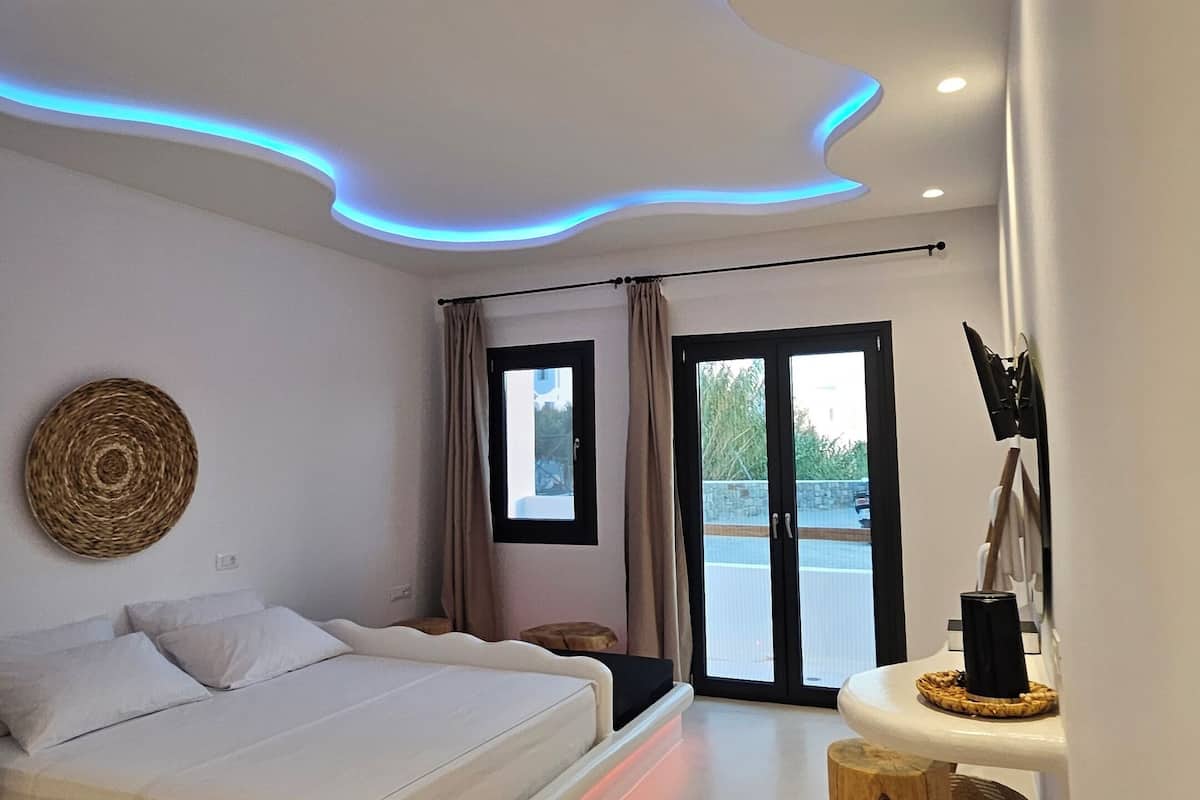 Family Suite | Egyptian cotton sheets, premium bedding, memory foam beds, in-room safe