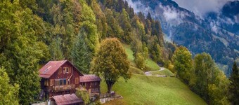Chalet in Rossiniere Near Glacier & Lake