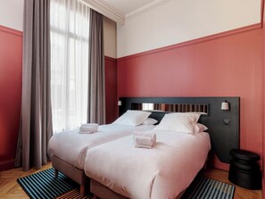 9 bedrooms, in-room safe, iron/ironing board, travel crib - 10-room hotel with breakfast. Perfect location in the center, nearby the Opera  (Tours)