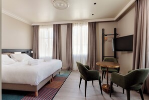 9 bedrooms, in-room safe, iron/ironing board, travel cot