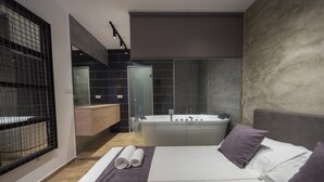 1 dormitorio, tabla de planchar con plancha, wifi y ropa de cama