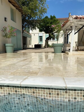 Terrace/patio - "Les Jardins de l'Oasis" Vacation Rental: Accommodations for 12 People (Barry D’islemade)