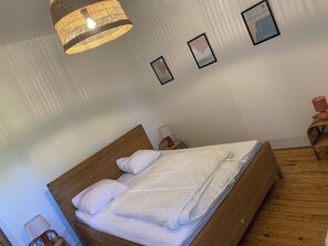 4 Schlafzimmer, Schreibtisch, Reisekinderbett, kostenloses WLAN