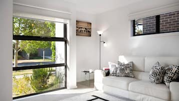 Una Smart TV, libros