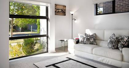 Stylish Comfort Meets Unbeatable Location near Aquatic Centre & Lake Wendouree.