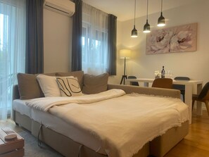 1 bedroom, iron/ironing board, WiFi, bed sheets