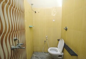 Shower, soap, shampoo - Hotel Danaa Towers (Puducherry)