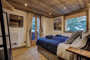 4 habitaciones, tabla de planchar con plancha, cuna de viaje y wifi