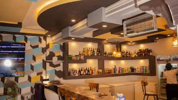 3 Bars/Lounges