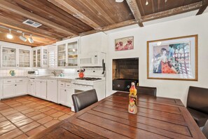 Dining - San Jacinto Villa – Private Pool (Palm Springs)