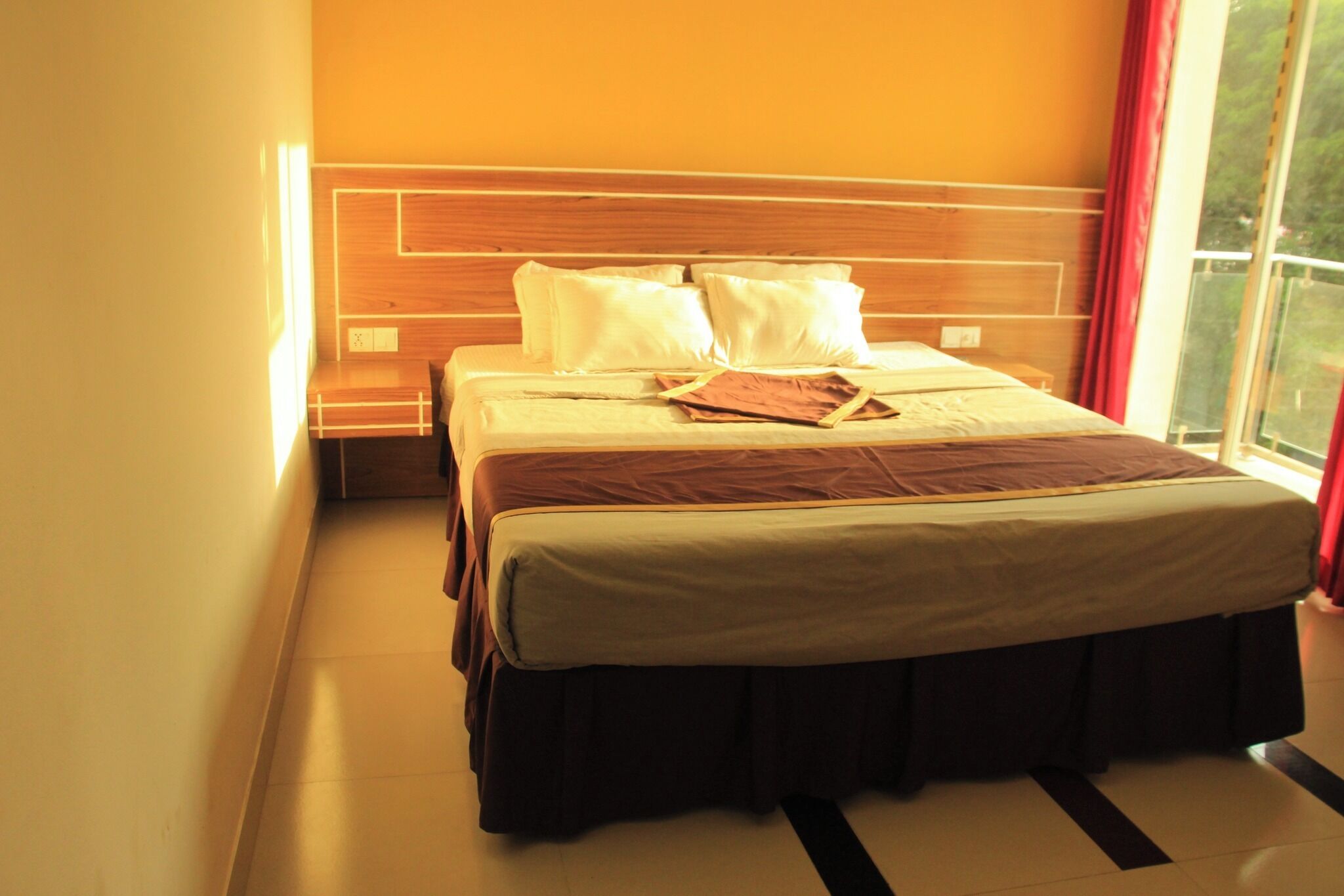 Meja kerja dan Wi-Fi gratis