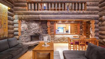 Basic Cabin | Iron/ironing board, free WiFi