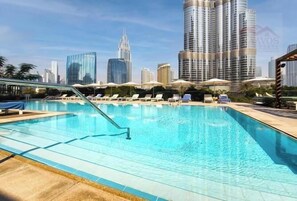 Outdoor pool - Address Opera Residences Burj View (Dubai)