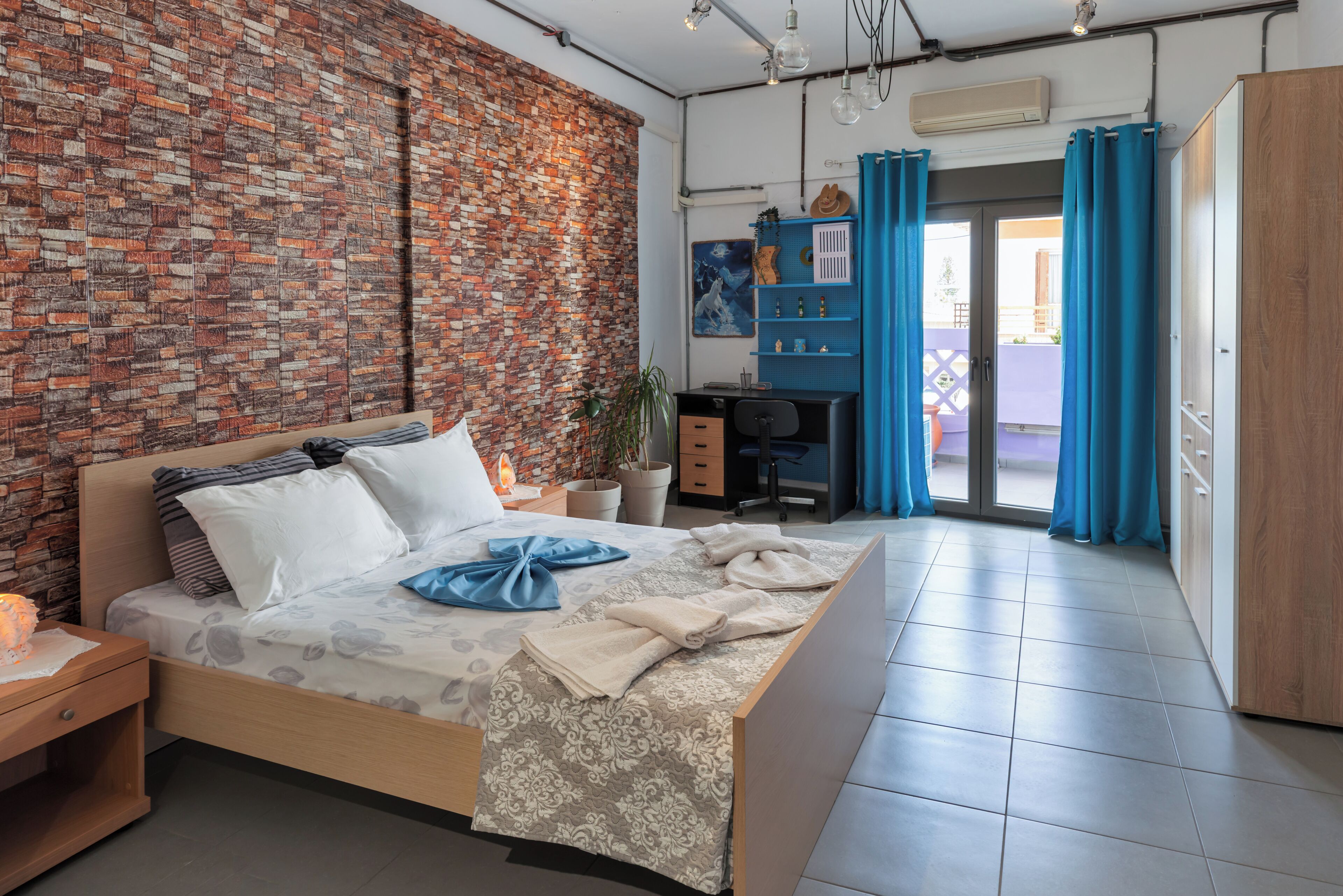 1 quarto, escrivaninha, ferros/tábuas de passar roupa, Wi-Fi de cortesia