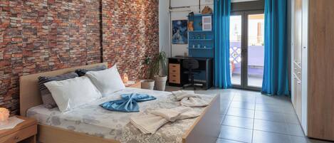 1 quarto, escrivaninha, ferros/tábuas de passar roupa, Wi-Fi de cortesia