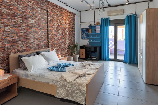 1 chambre, bureau, fer et planche à repasser, Wi-Fi gratuit