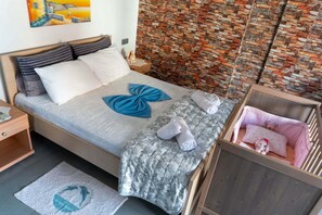 2 bedrooms, desk, iron/ironing board, free WiFi