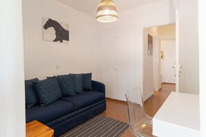 Luxury Apartment, City View | 2 bedrooms, in-room safe, iron/ironing board, free WiFi - Phaedrus Living Saronida Seaside Flat (Saronikos)