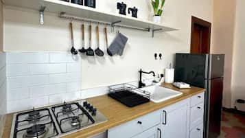 Oven, stovetop, coffee grinder, cookware/dishes/utensils