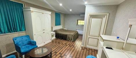 Desk, laptop workspace, iron/ironing board, free WiFi