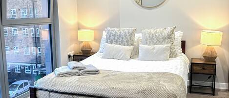 3 bedrooms, desk, iron/ironing board, travel crib