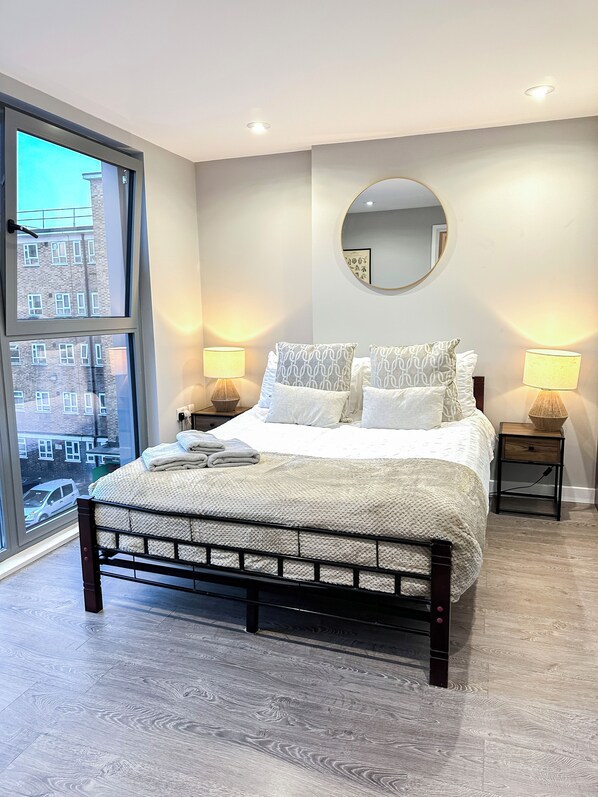 3 bedrooms, desk, iron/ironing board, travel crib