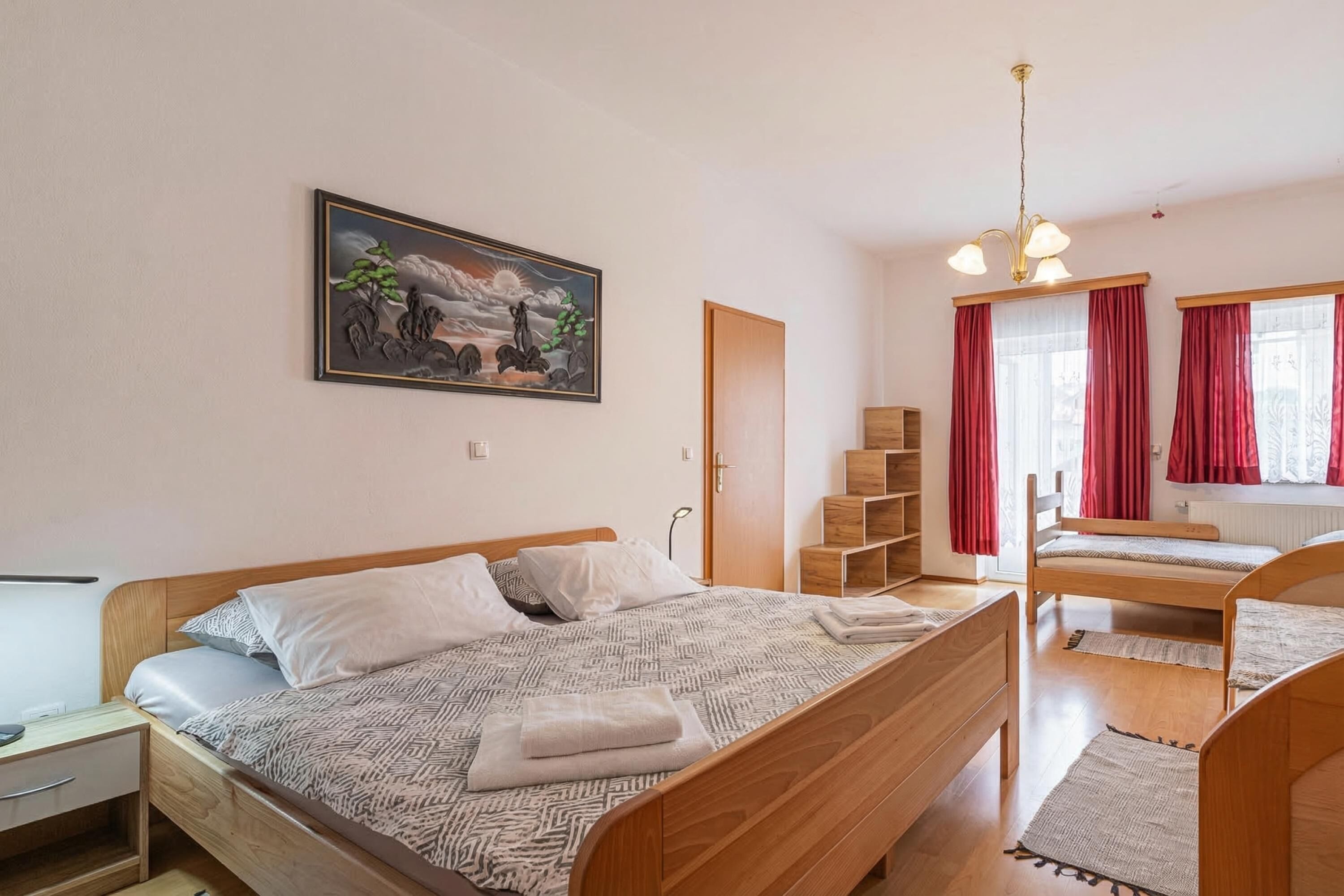 Perhehuoneisto, useita makuuhuoneita (Natura Kolpa Apartment) | 1 makuuhuone, kannettavalle tietokoneelle sopiva työtila, ilmainen Wi-Fi
