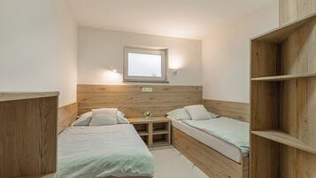 2 bedrooms, laptop workspace, free WiFi, bed sheets