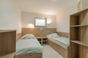 2 bedrooms, laptop workspace, free WiFi, bed sheets