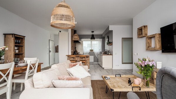 Apartament (132) | Living area | Flat-screen TV - Apartamenty Sun & Snow Qbik Loft (Warsaw)