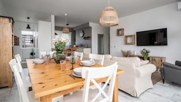 Apartament (132) | Living area | Flat-screen TV