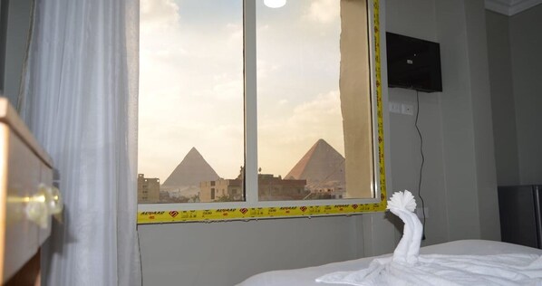 Comfort Double or Twin Room, Mountain View | Soundproofing, free WiFi - Pyramids Terrace Hostel (Giza)