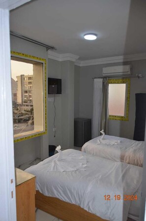 Comfort Double or Twin Room, Mountain View | Soundproofing, free WiFi - Pyramids Terrace Hostel (Giza)