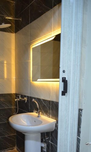 Executive Double Room | 1 bedroom, soundproofing, free WiFi