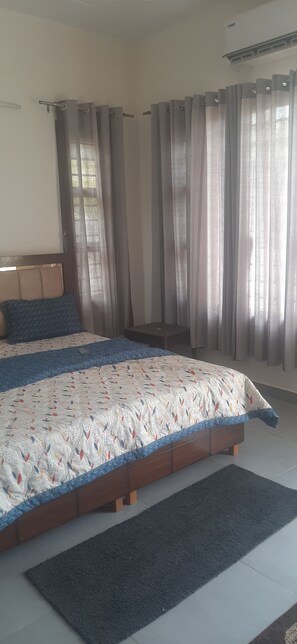 3 bedrooms, WiFi, bed sheets