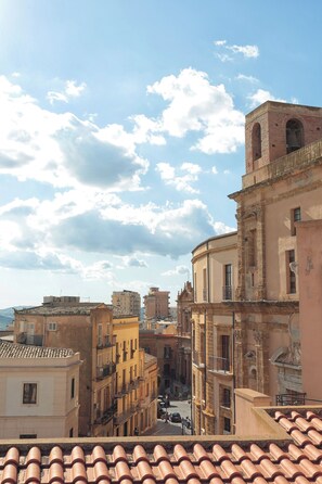 Room, Multiple Beds, Sea View | Terrace/patio - OIKIA AUTOMATIC ROOMS (Agrigento)