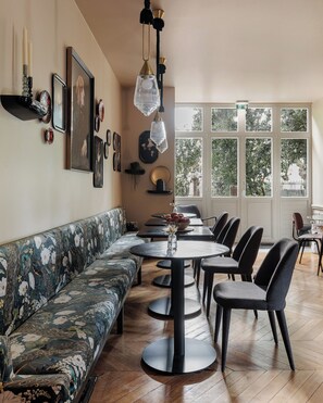 Dining - 15-bedroom hotel with breakfast nearby the train station neighborhood of Orléans (Orléans)