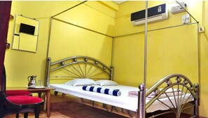 Quarto casal básico, vista para o jardim | Wi-Fi de cortesia