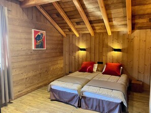 5 bedrooms, free WiFi, bed sheets
