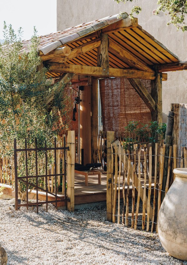 Property grounds - Case di Pigna magnificent recent VILLA 2 to 6 pers private swimming pool near Algajola (pigna)