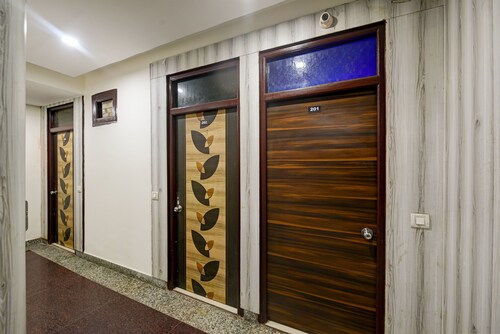 Hotel Lookout Stay Delhi IGI Airport