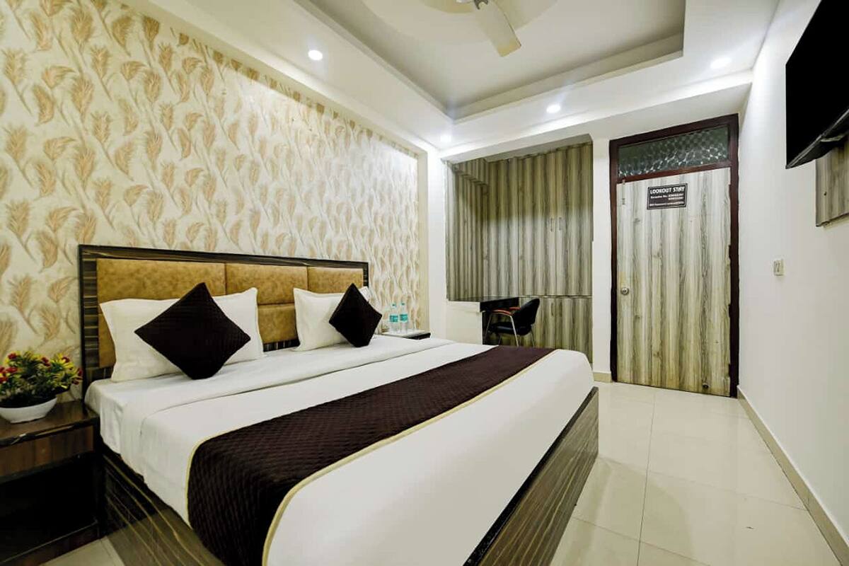 Deluxe Room | Desk, free WiFi, bed sheets
